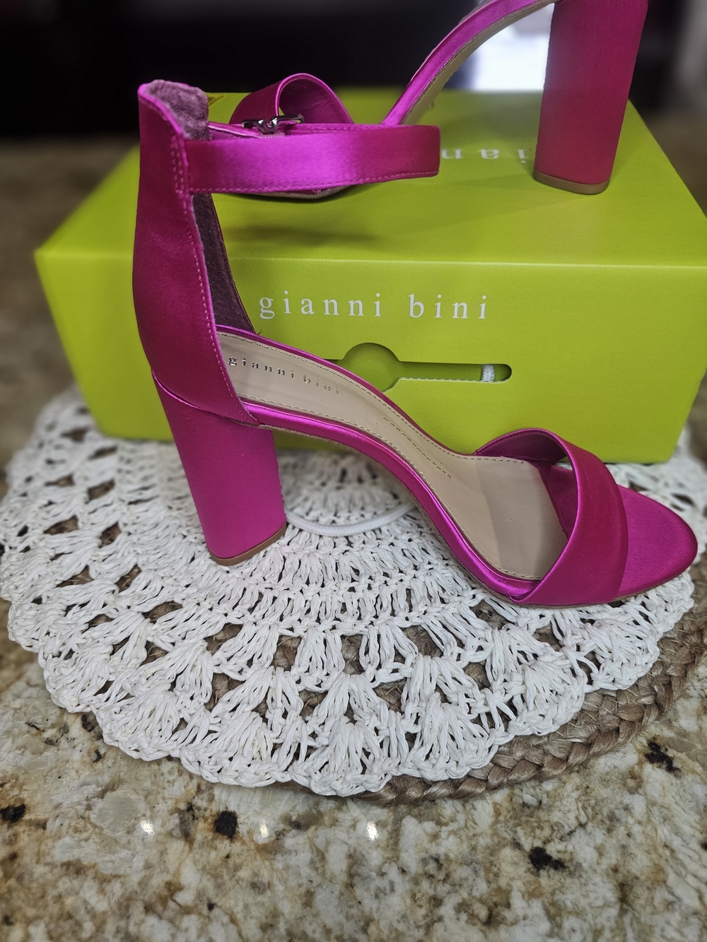 New Gianni Bini Fuchsia Satin Block Heel Sandals